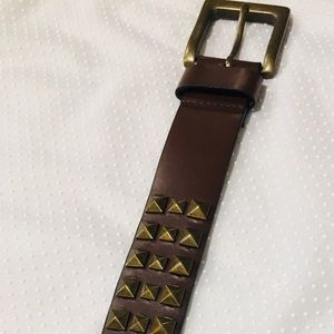 Genuine leather, triple pyramid studded belt!!